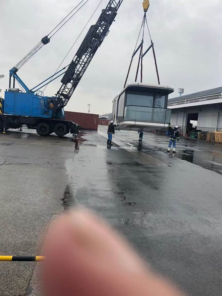 Crane lifting space capsule cabin