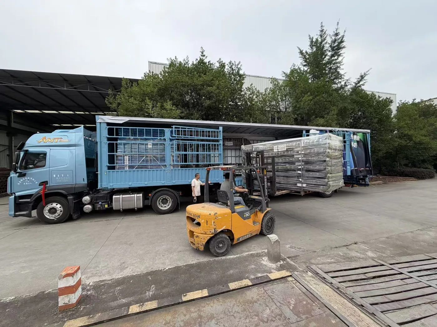 Protected modular building components prepared for inland loading