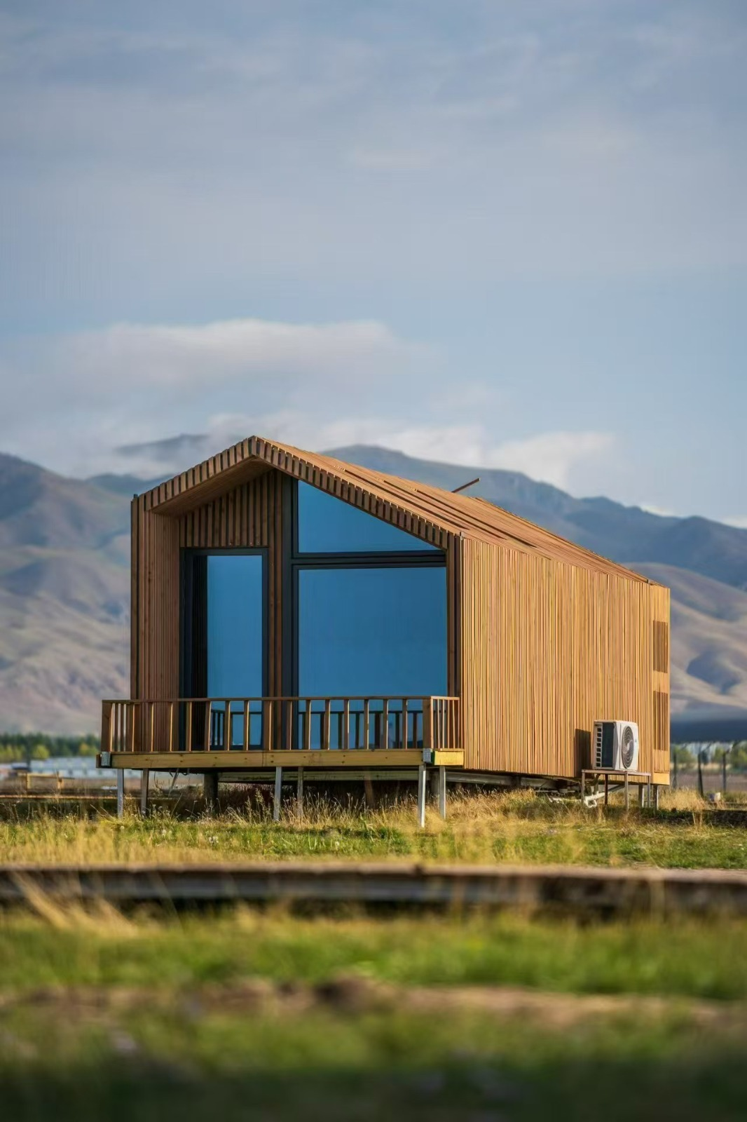 Complete exterior of a delivered Xingkong Hotel guest unit
