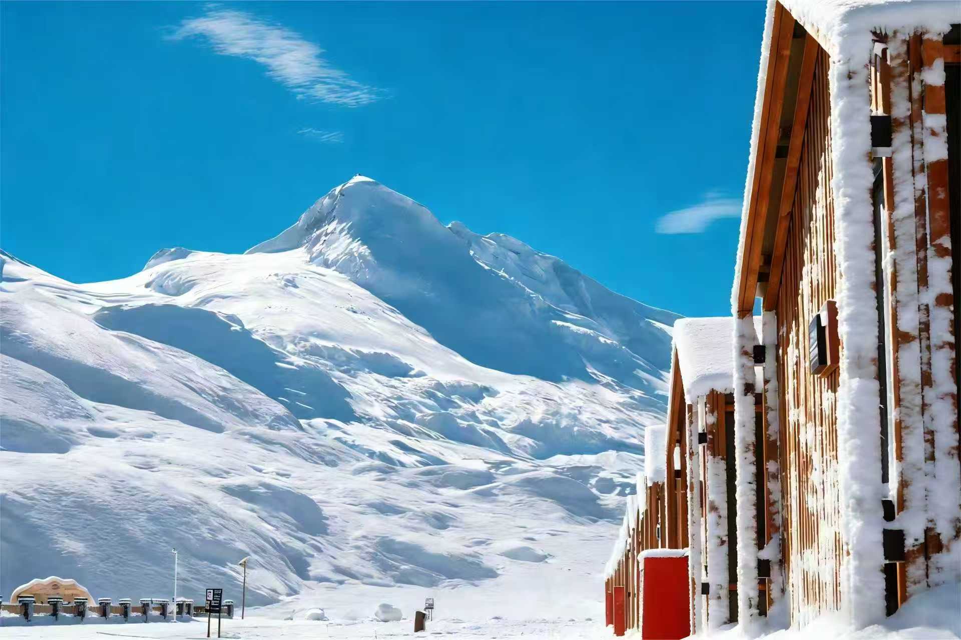 Xingkong Hotel units in the snowy Tibet plateau environment