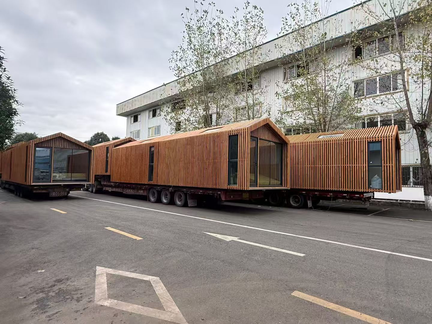 Multiple Xingkong Hotel guest units prepared together before delivery
