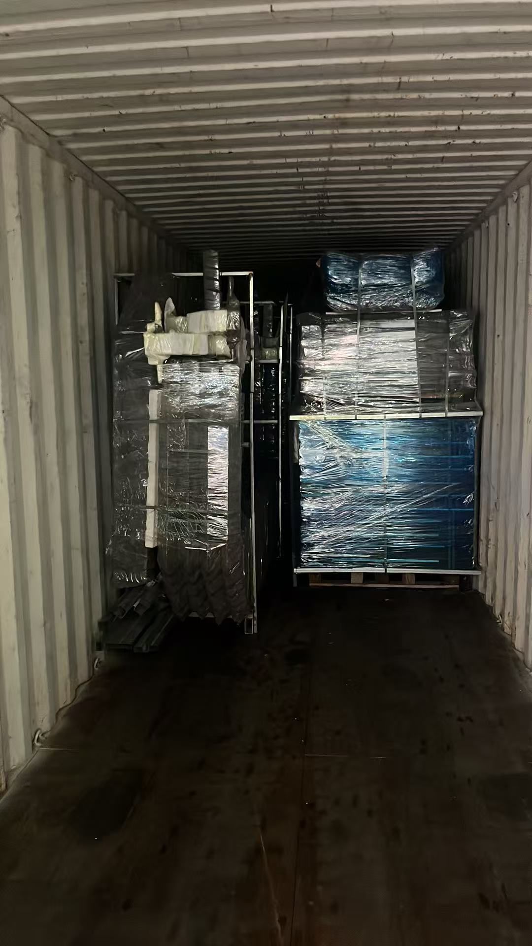 Protected modular building cargo positioned inside a shipping container
