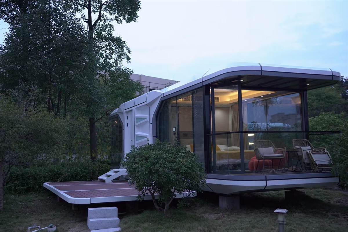 Installed capsule cabin with deck